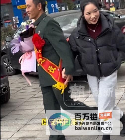 爱妻贴心陪同小区漫步 军旅十八载归乡 (爱妻贴心陪同小说)